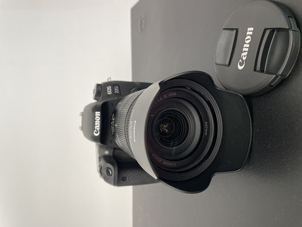 Canon Eos 77D + EF-s 18-135mm IS STM (OS)